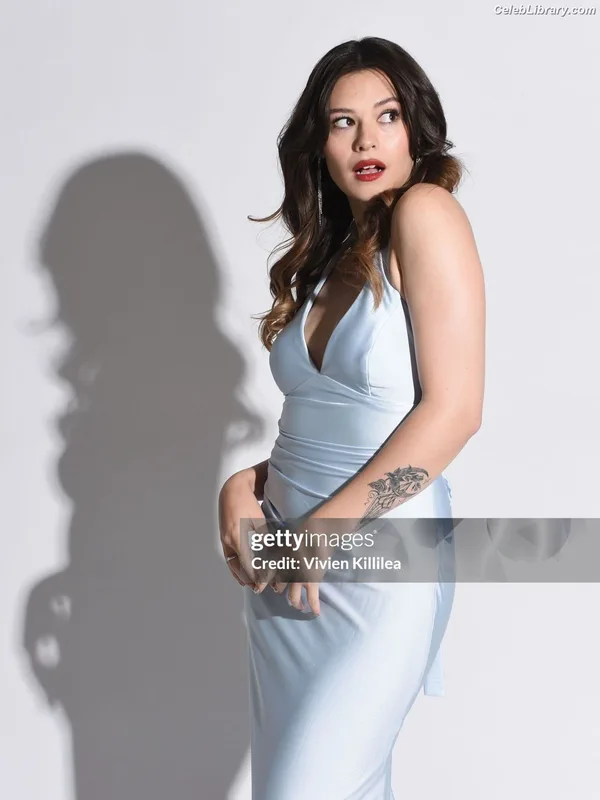 Nicole Maines photo 2 of 137