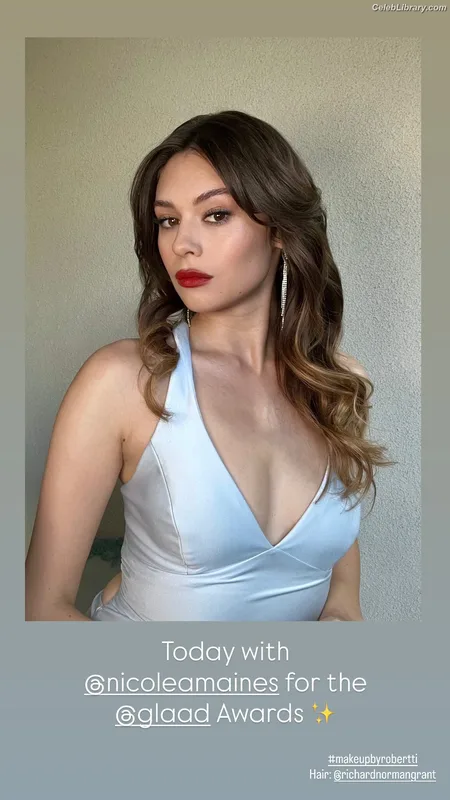 Nicole Maines photo 9 of 137