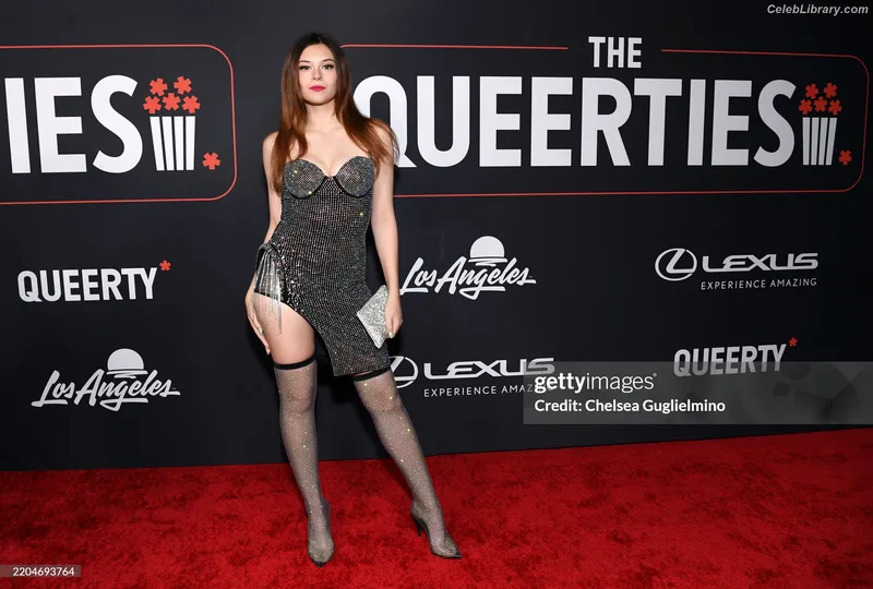 Nicole Maines photo 17 of 137