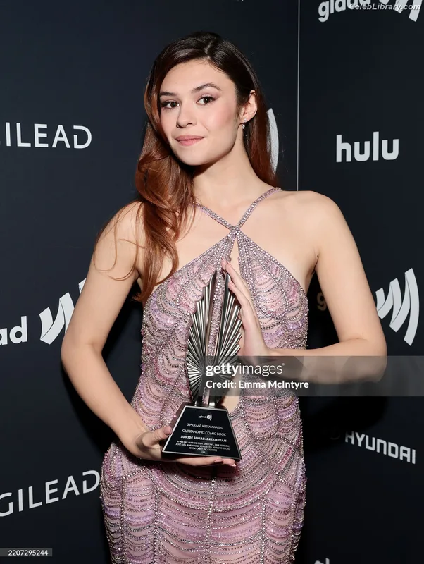 Nicole Maines photo 5 of 137