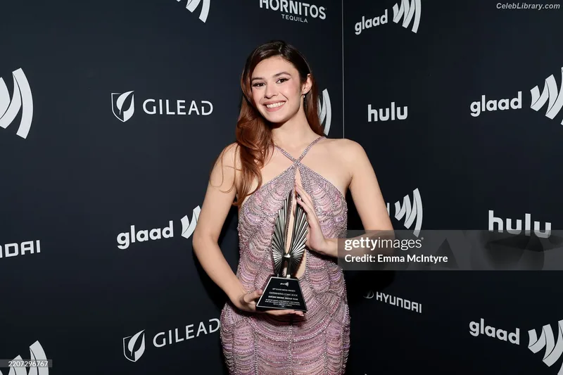Nicole Maines photo 9 of 137