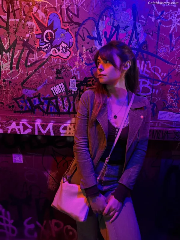 Nicole Maines photo 10 of 137