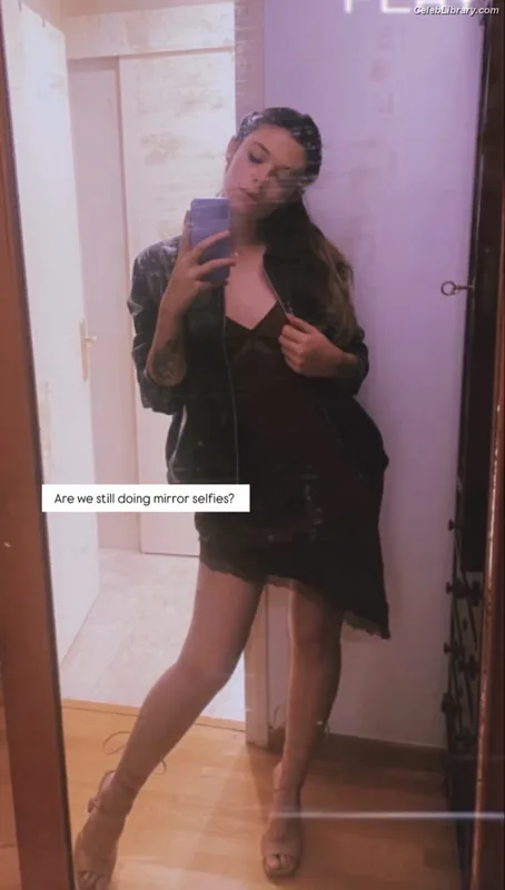 Nicole Maines photo 14 of 137