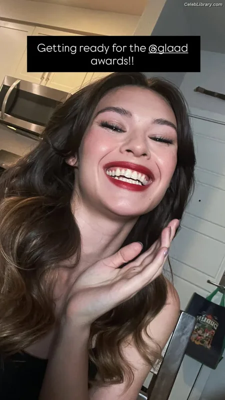 Nicole Maines photo 18 of 137