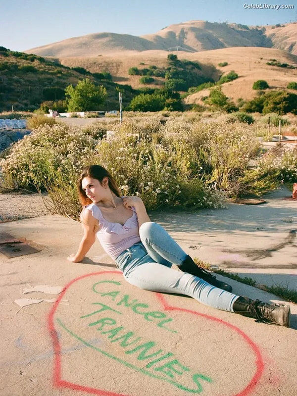 Nicole Maines photo 1 of 137