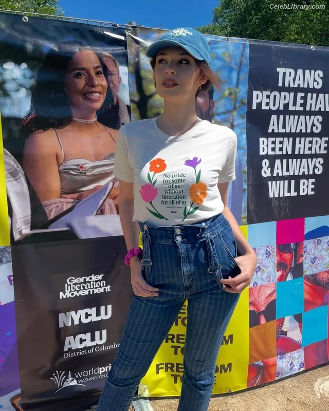Nicole Maines photo 3 of 137