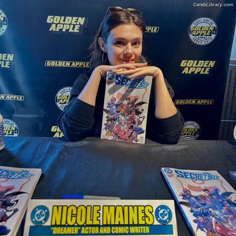 Nicole Maines photo 7 of 137