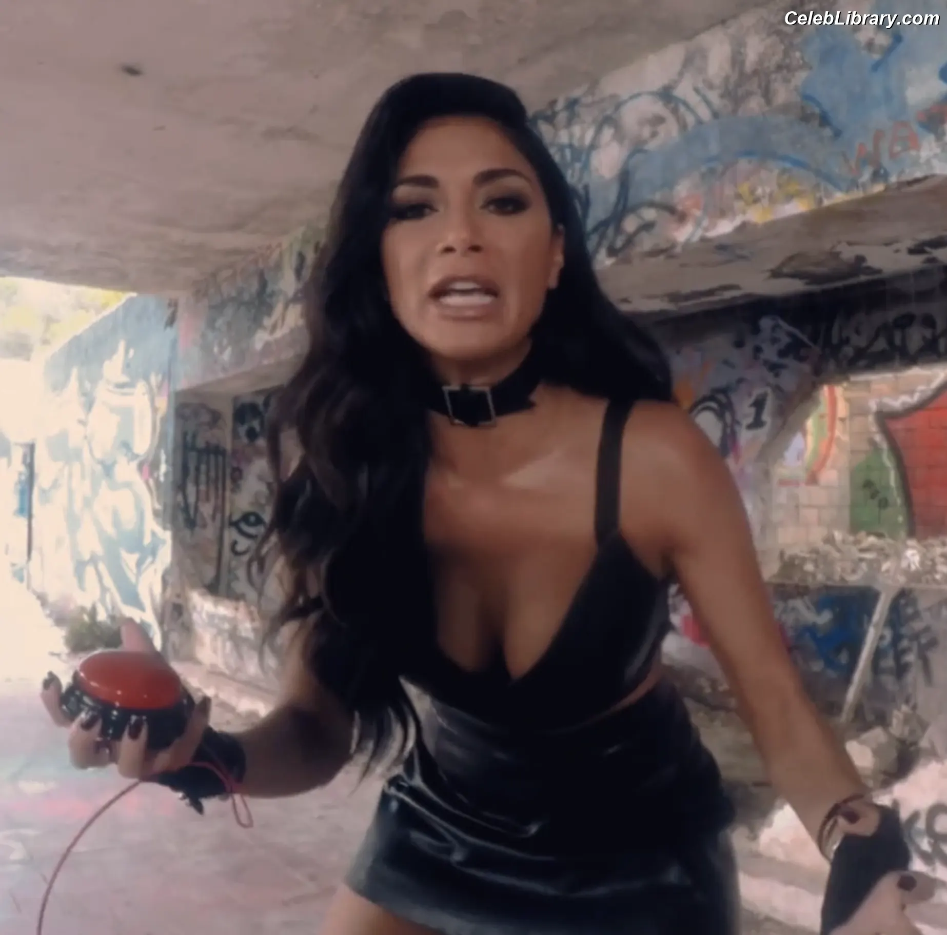 Nicole Scherzinger photo 21 of 1188