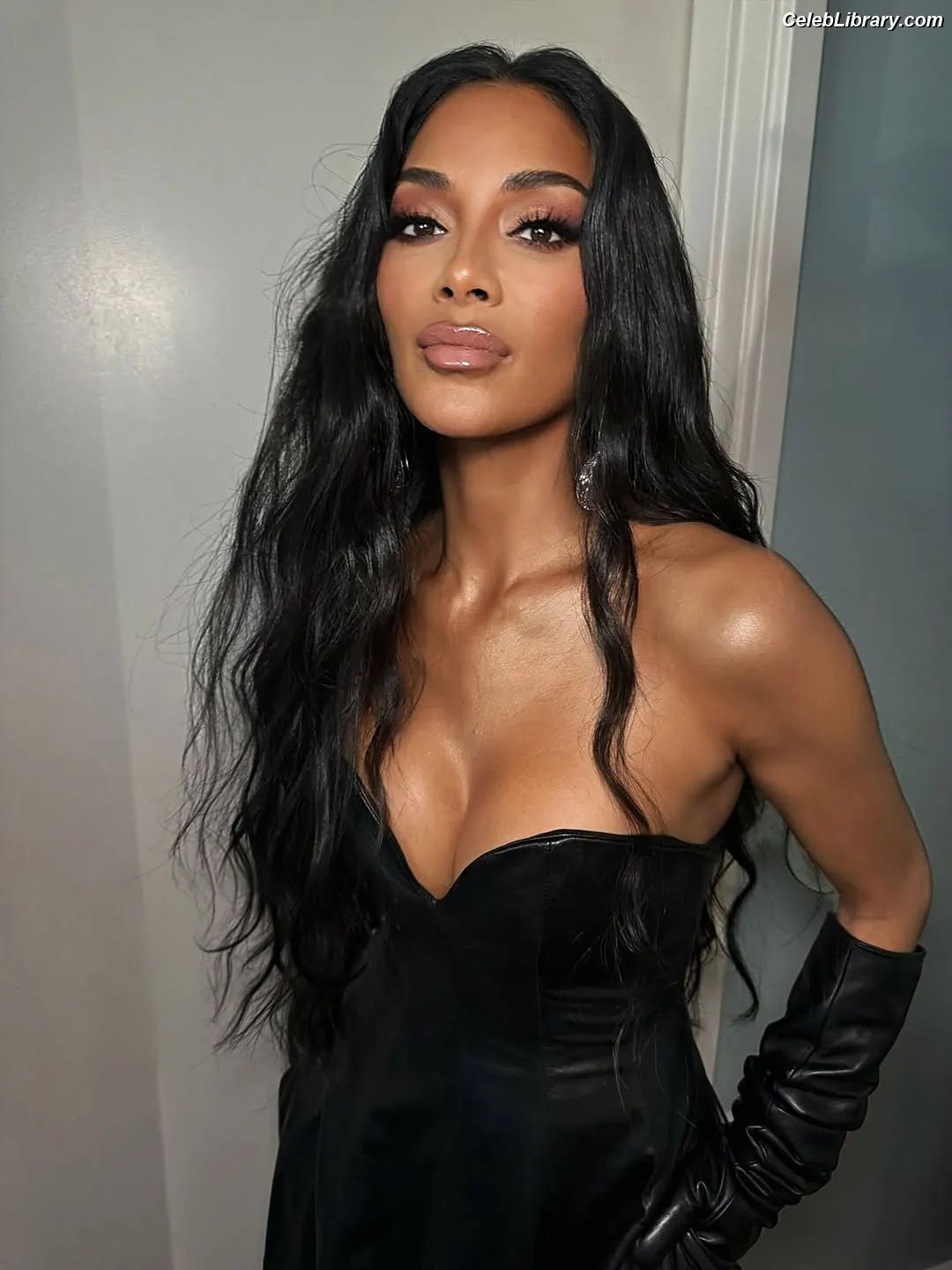 Nicole Scherzinger photo 23 of 1188