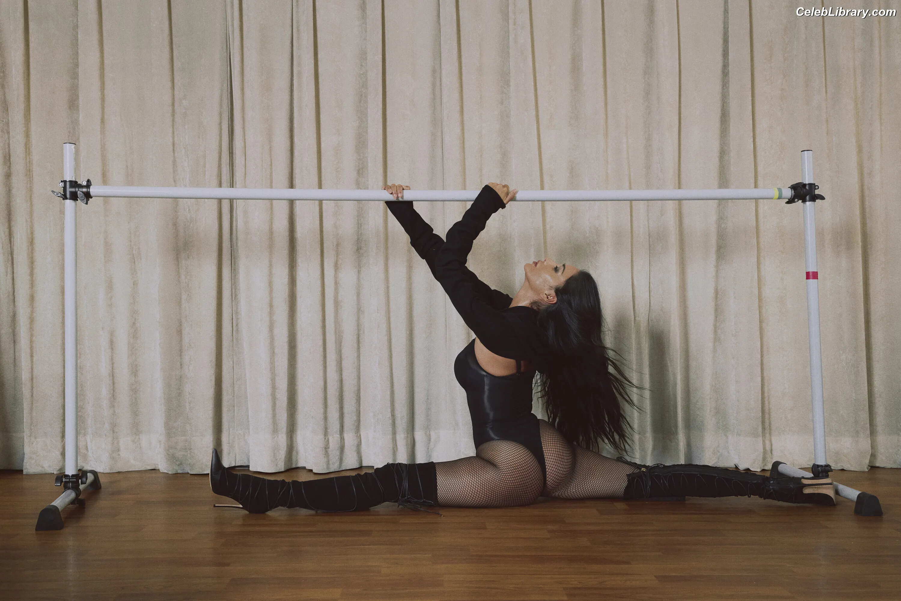 Nicole Scherzinger photo 8 of 1188