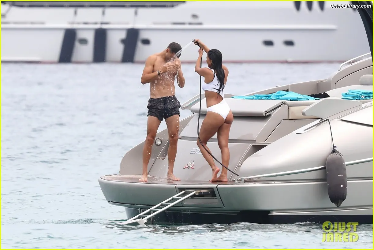 Nicole Scherzinger photo 16 of 1188