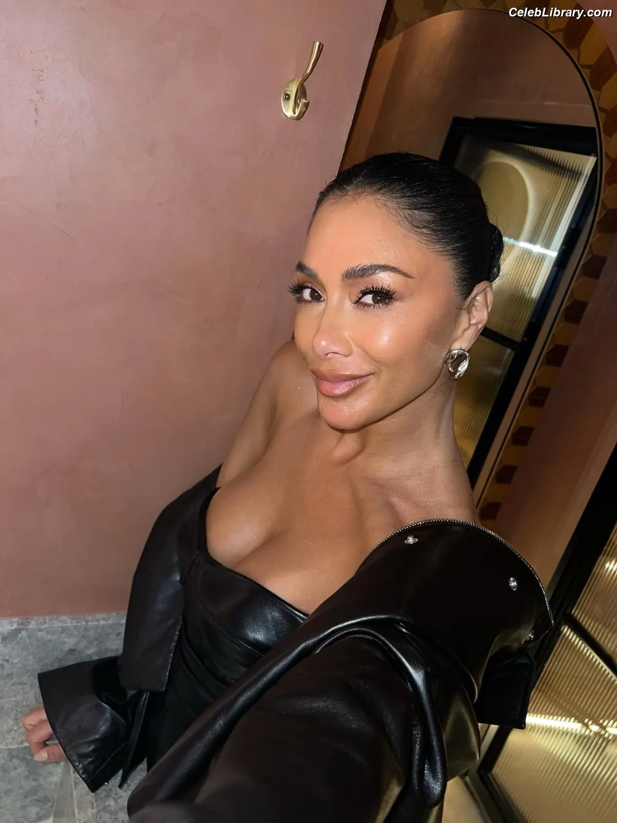 Nicole Scherzinger photo 19 of 1188