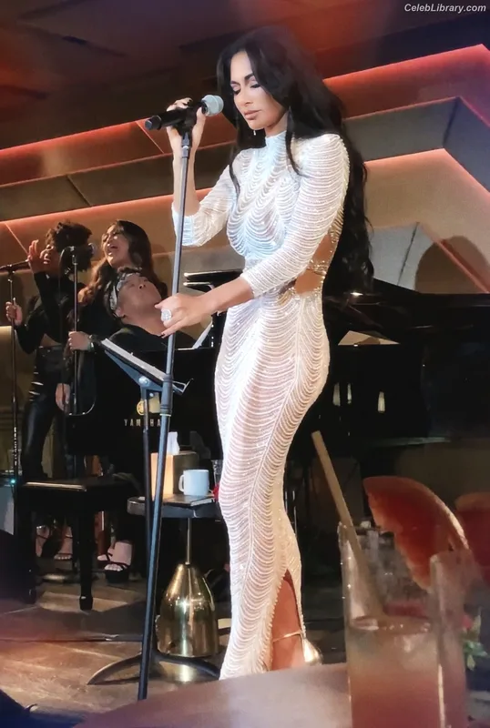 Nicole Scherzinger photo 24 of 1187