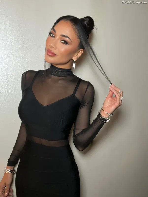 Nicole Scherzinger photo 2 of 1187