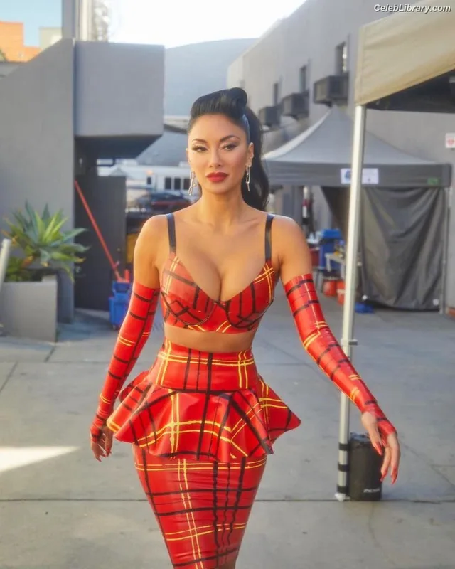Nicole Scherzinger photo 22 of 1187