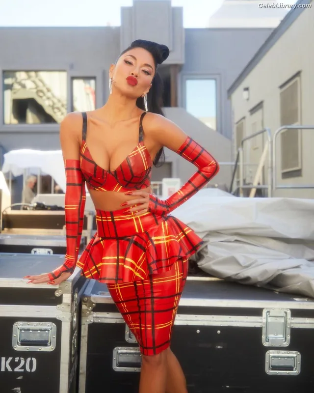 Nicole Scherzinger photo 23 of 1187