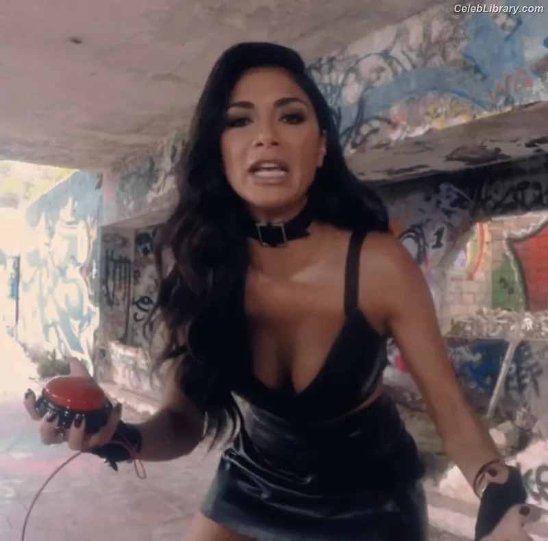 Nicole Scherzinger photo 20 of 1187