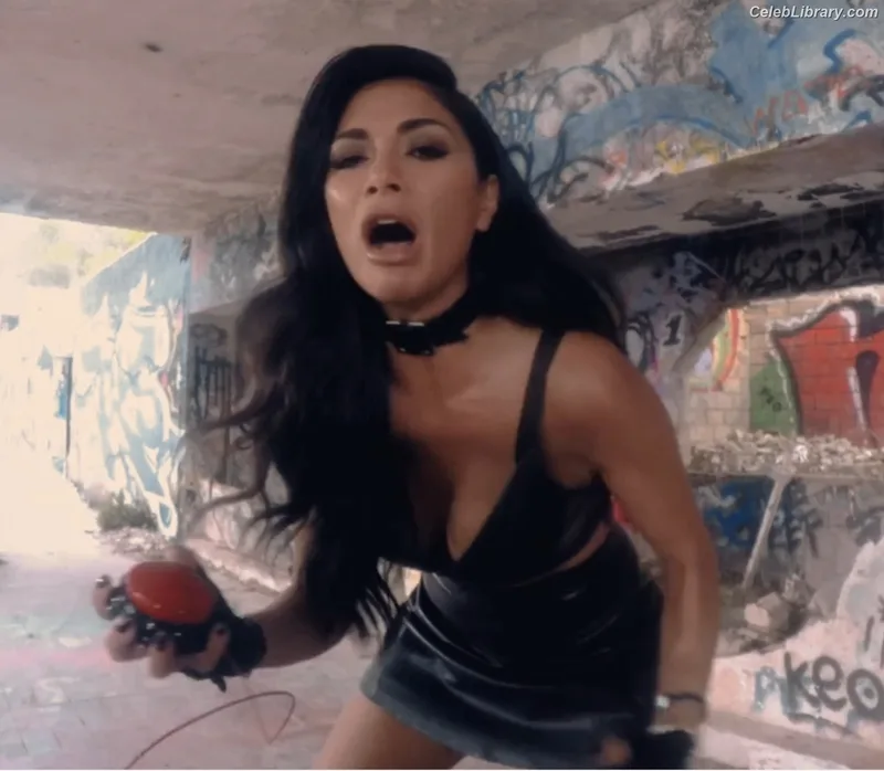 Nicole Scherzinger photo 21 of 1187