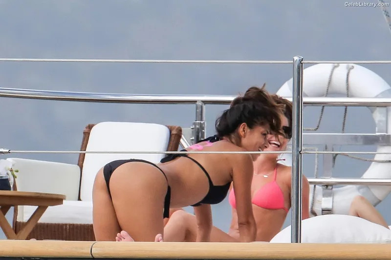 Nicole Scherzinger photo 13 of 1187