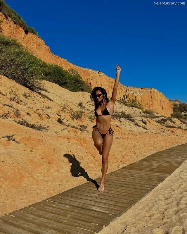 Nicole Scherzinger photo 17 of 1187