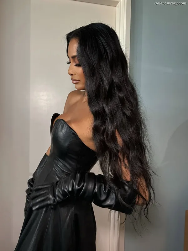 Nicole Scherzinger photo 22 of 1187