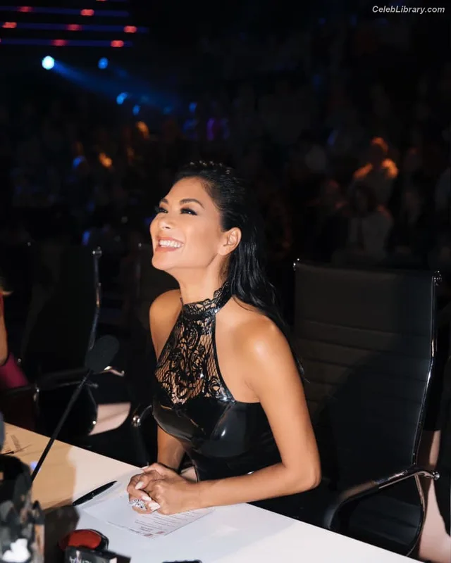 Nicole Scherzinger photo 5 of 1187
