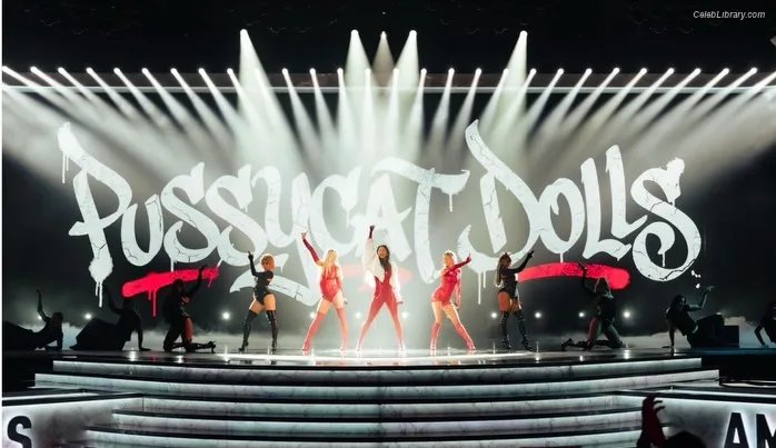 Nicole Scherzinger photo 19 of 1187