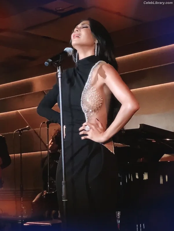Nicole Scherzinger photo 1 of 1187