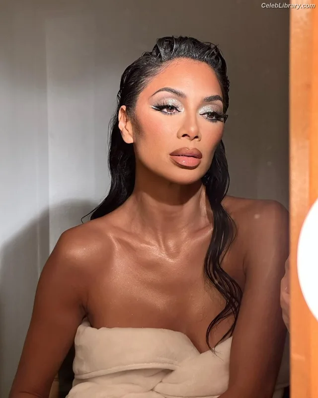 Nicole Scherzinger photo 1 of 1187