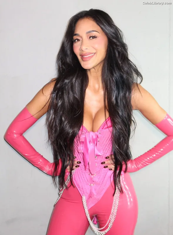 Nicole Scherzinger photo 23 of 1187