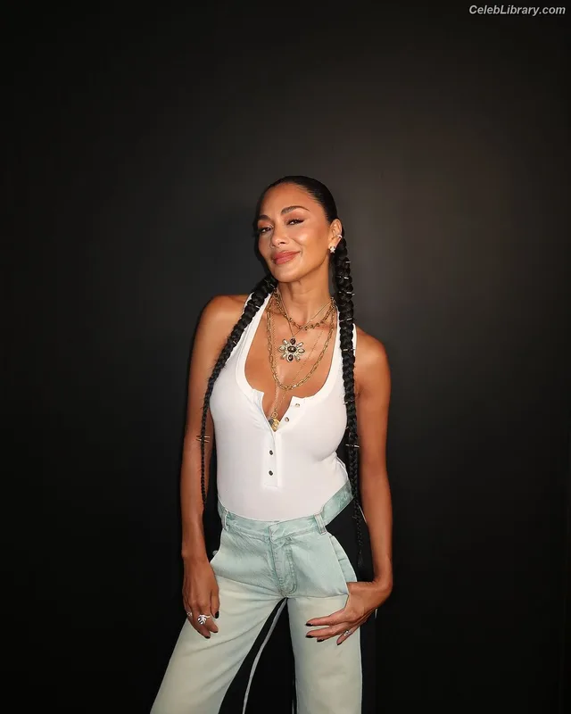 Nicole Scherzinger photo 1 of 1187