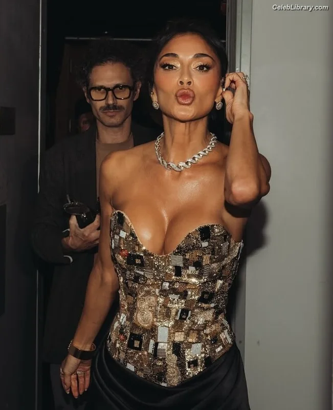 Nicole Scherzinger photo 23 of 1187