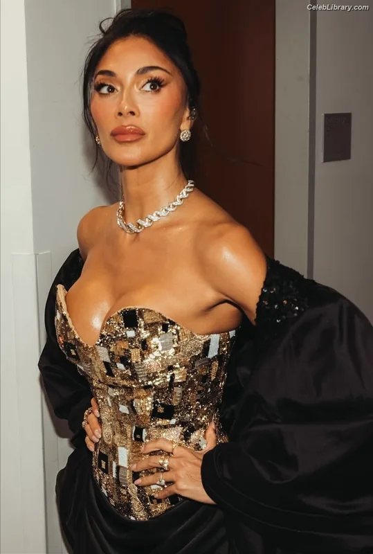 Nicole Scherzinger photo 24 of 1187