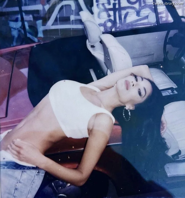 Nicole Scherzinger photo 19 of 1187