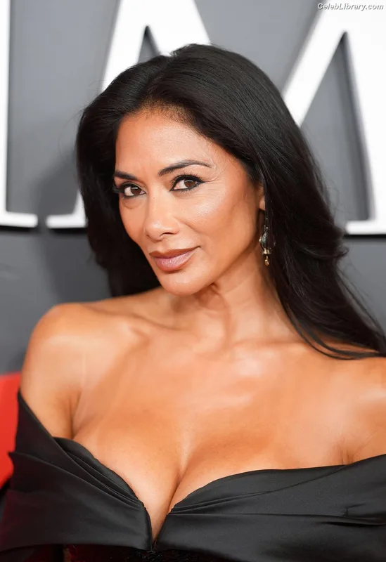 Nicole Scherzinger photo 24 of 1187