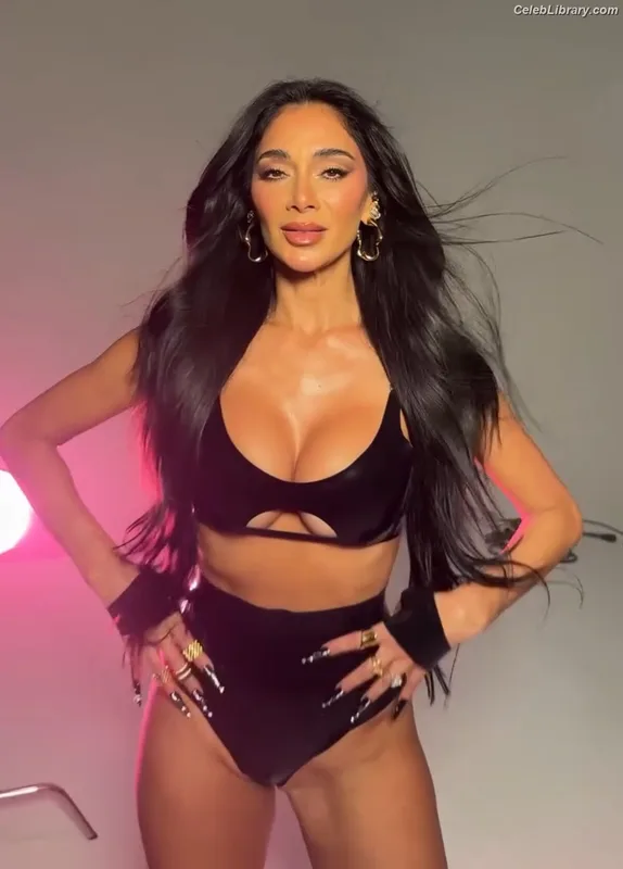 Nicole Scherzinger photo 7 of 1187