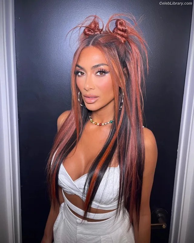 Nicole Scherzinger photo 1 of 1187