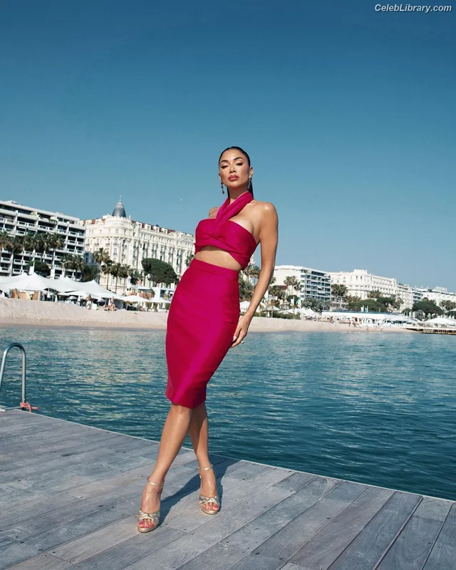 Nicole Scherzinger photo 21 of 1187