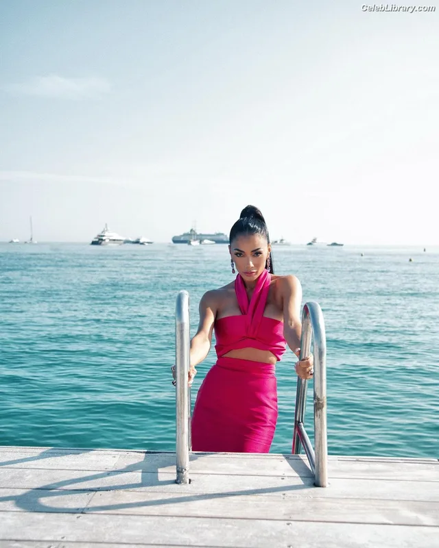Nicole Scherzinger photo 17 of 1187