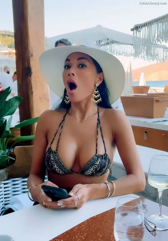 Nicole Scherzinger photo 23 of 1187