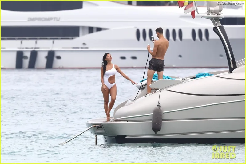 Nicole Scherzinger photo 5 of 1187