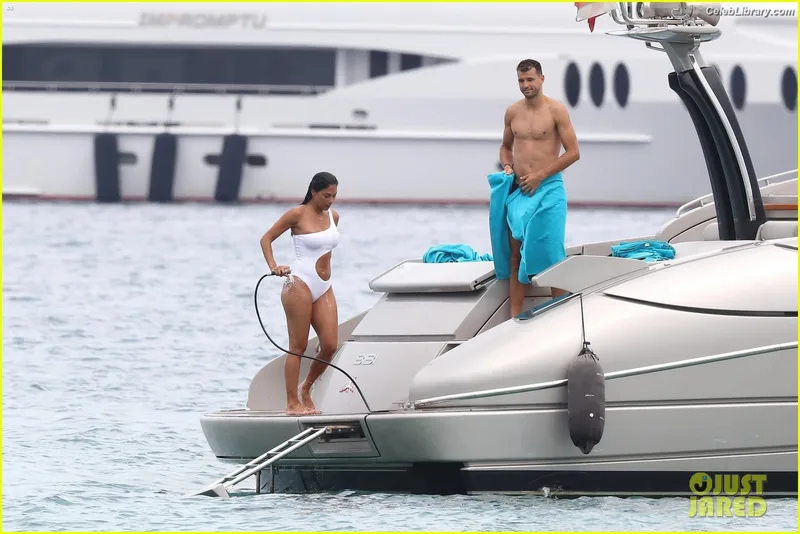 Nicole Scherzinger photo 9 of 1187