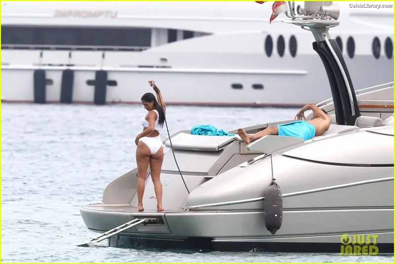 Nicole Scherzinger photo 10 of 1187