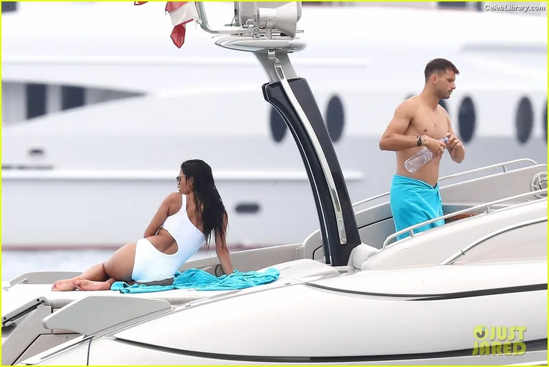 Nicole Scherzinger photo 12 of 1187