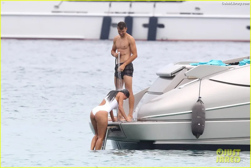 Nicole Scherzinger photo 13 of 1187