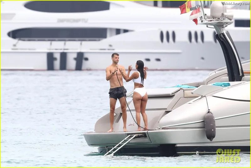 Nicole Scherzinger photo 15 of 1187
