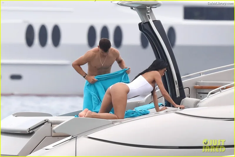 Nicole Scherzinger photo 16 of 1187
