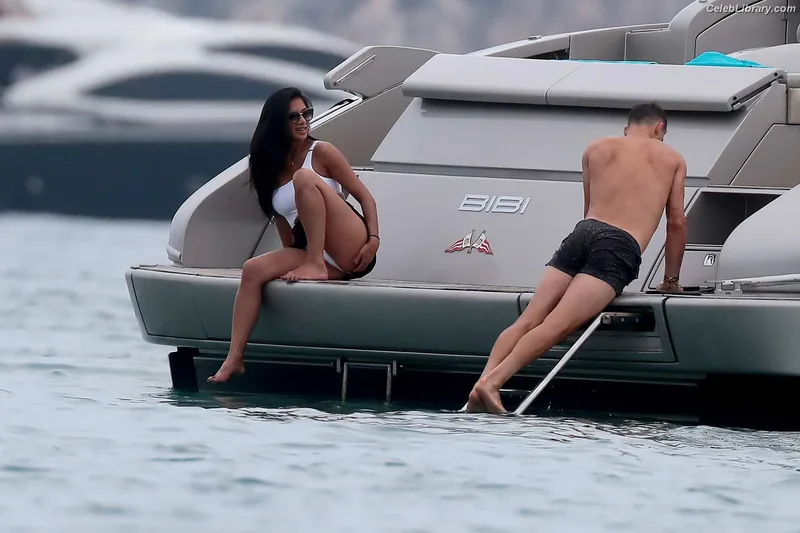 Nicole Scherzinger photo 24 of 1187