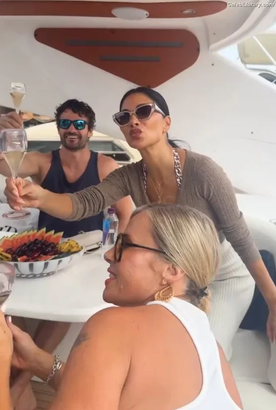 Nicole Scherzinger photo 12 of 1187