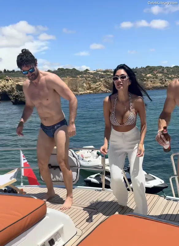 Nicole Scherzinger photo 21 of 1187